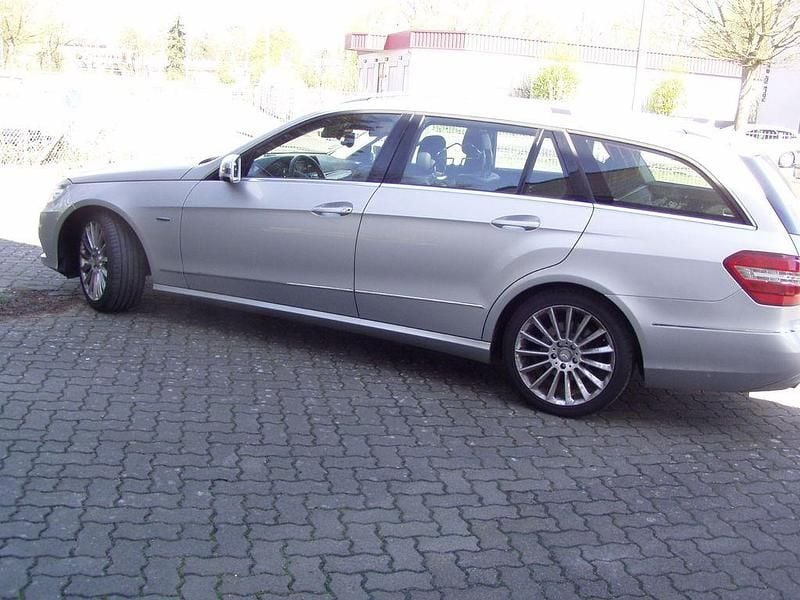 Gebraucht Mercedes E350 Avantgarde 265 PS (194 kW) 2009 Silber Kombi