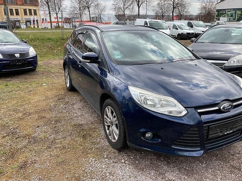 Gebraucht Ford Focus Trend 105 PS (77 kW) 2011 Blau Limousine