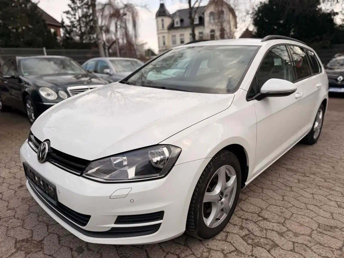 Gebraucht VW Golf VII Trendline 110 PS (80 kW) 2016 Weiß Kombi