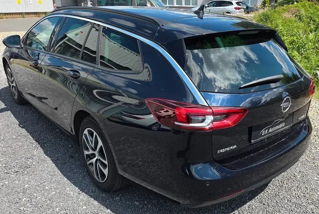 Gebraucht Opel Insignia 136 PS (100 kW) 2018 Tiefseeblau/darkmoon blue Kombi