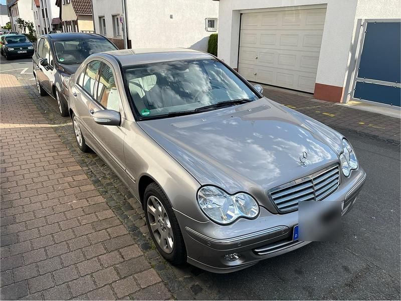 Silber Gebraucht 2004 Mercedes C180 Elegance Limousine | 7.750 € (Teuer) - Bild 1/4