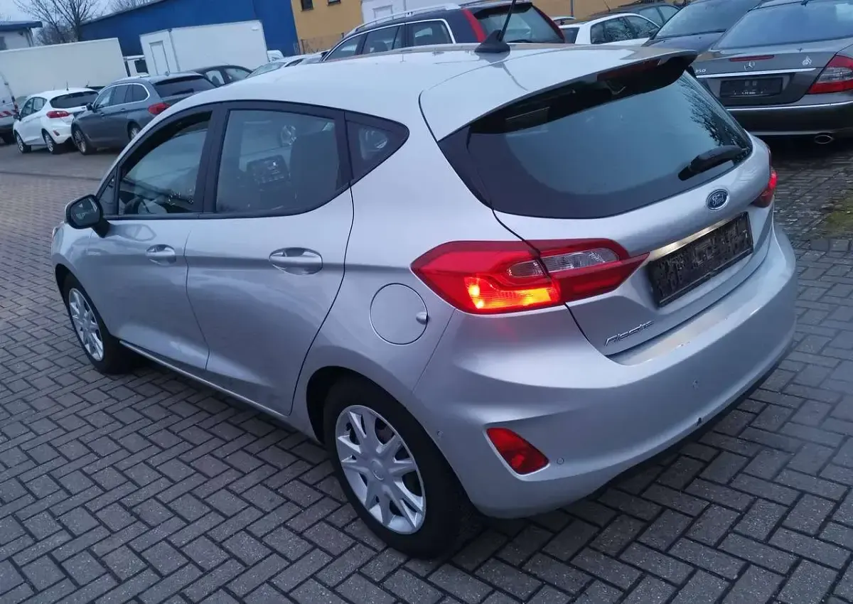 Gebraucht Ford Fiesta 101 PS (74 kW) 2021 Polarsilber metallic Kleinwagen