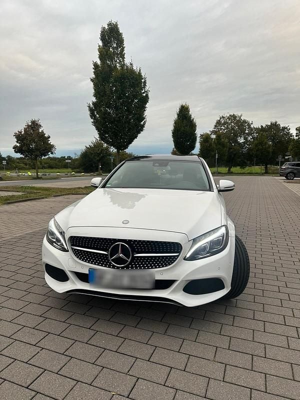 Weiß Gebraucht 2015 Mercedes C200 AMG Limousine | 15.299 € (Guter Preis) - Bild 1/4