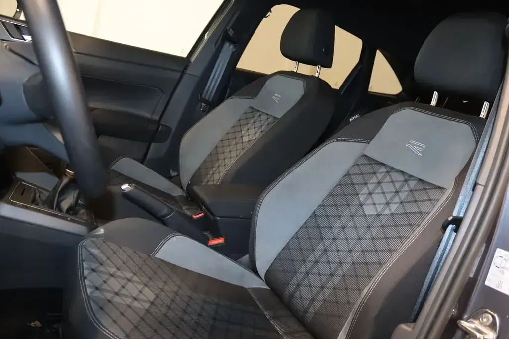 Gebraucht VW Taigo R-line 116 PS (85 kW) 2025 Grau SUV