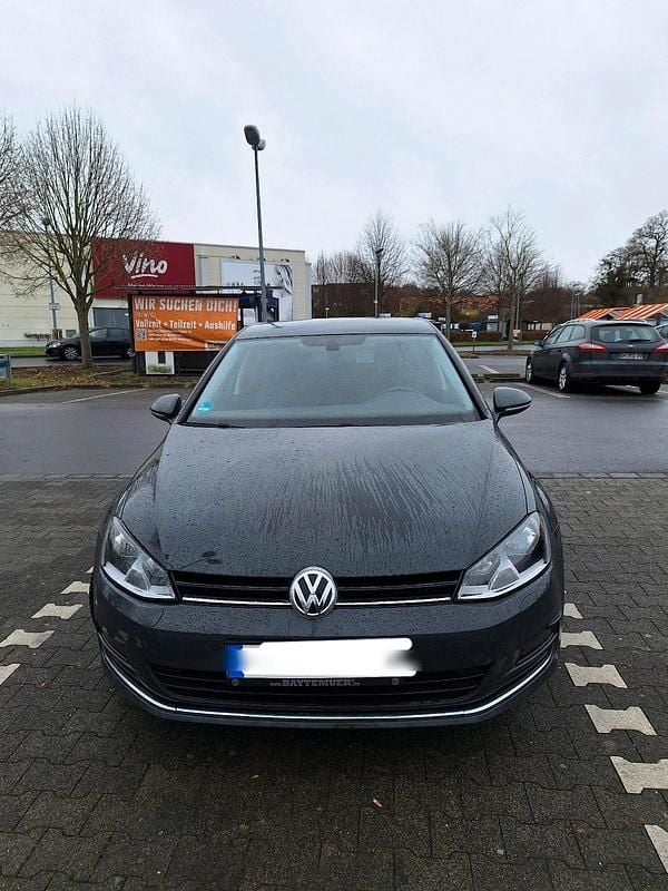 Grau Gebraucht 2016 VW Golf VII Kleinwagen | 12.000 € (Fairer Preis) - Bild 1/4
