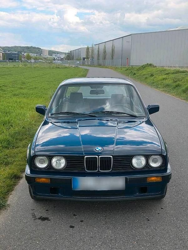 Używany BMW 320 129 KM (94 kW) 1987 Niebieski Coupe