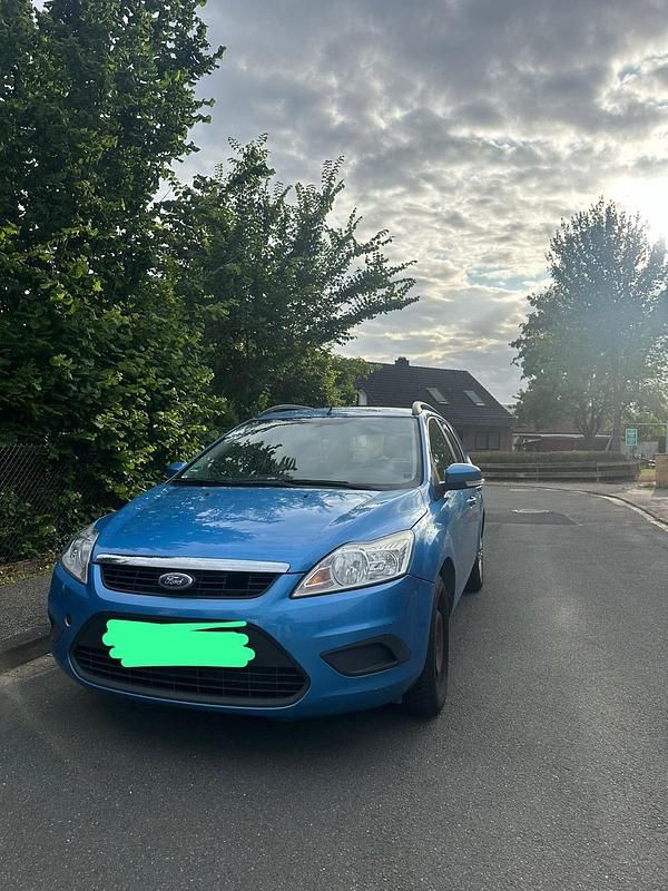Blau Gebraucht 2010 Ford Focus Kombi | 1.300 € (Guter Preis) - Bild 1/4