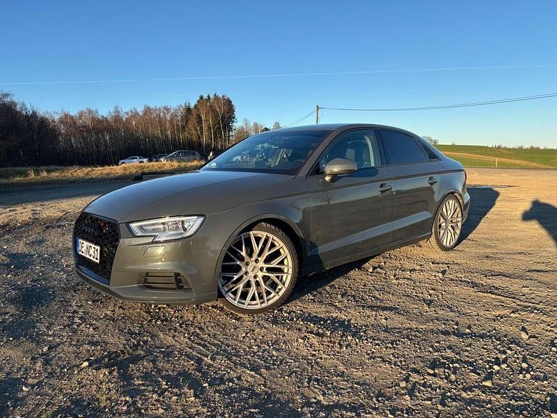 Gebraucht Audi A3 116 PS (85 kW) 2019 Grau Limousine