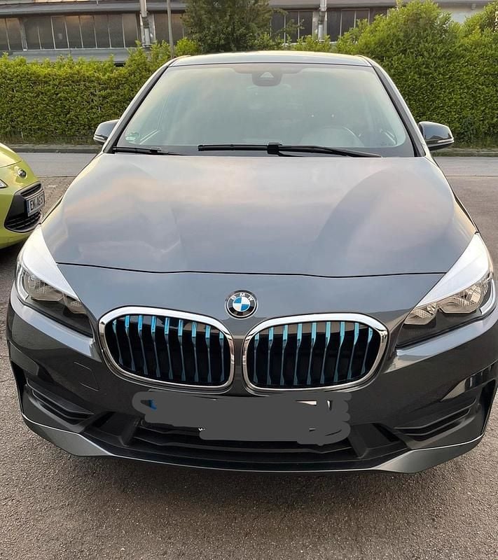 Grau Gebraucht 2018 BMW 225 iPerformance Van / Kleinbus | 14.900 € (Guter Preis) - Bild 1/4