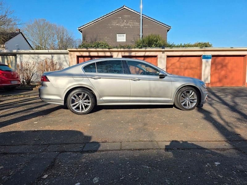Gebraucht VW Passat Highline 179 PS (131 kW) 2015 Silber Limousine