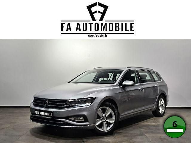 Pyrit silber (metallic) Gebraucht 2024 VW Passat Sport Kombi | 34.980 € (Teuer) - Bild 1/4