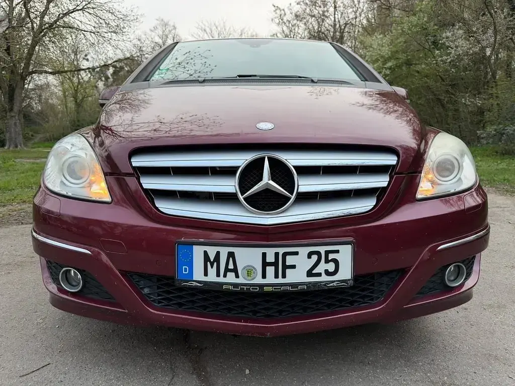 Gebraucht Mercedes B200 136 PS (100 kW) 2010 Rot Van / Kleinbus