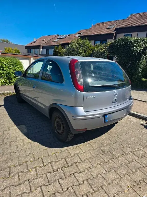 Używany Opel Corsa 75 KM (55 kW) 2004 Szary Hatchback