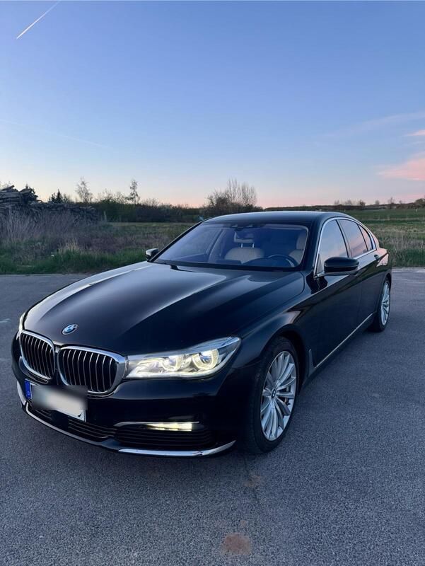 Schwarz Gebraucht 2017 BMW 730 Executive Limousine | 28.900 € (Fairer Preis) - Bild 1/4