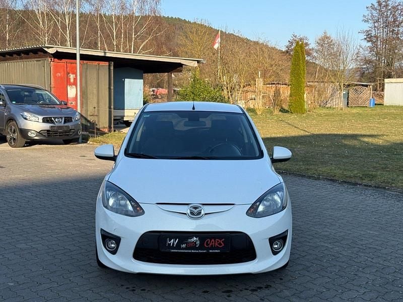 Gebraucht Mazda 2 Inclusive 103 PS (75 kW) 2008 Arachneweiß metallic Kleinwagen