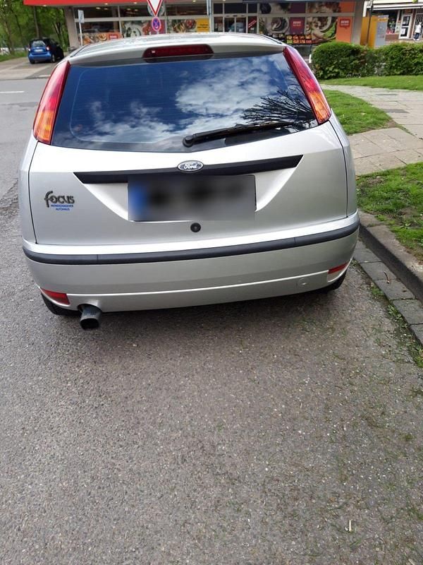 Usata Ford Focus 101 CV (74 kW) 2004 Argento Berlina