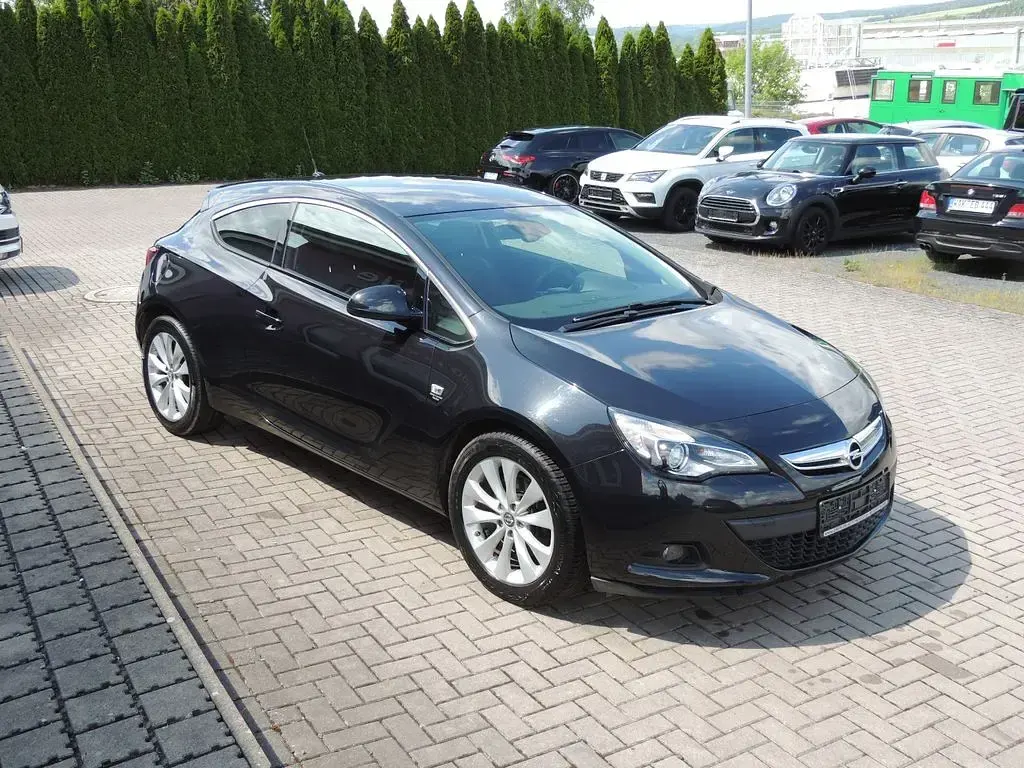 Gebraucht Opel Astra GTC 140 PS (102 kW) 2015 Schwarz Coupé