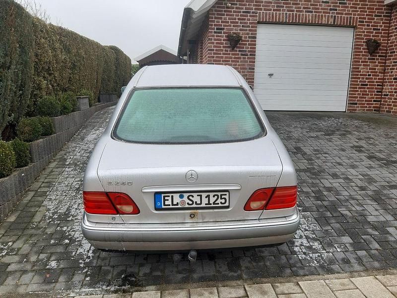 Gebraucht Mercedes 240 170 PS (125 kW) 1999 Silber Limousine