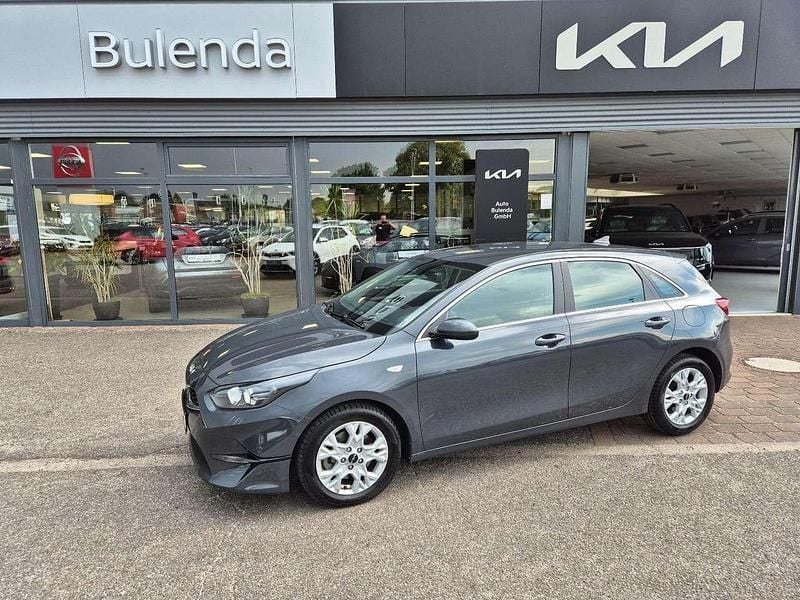Grau Gebraucht 2024 Kia Ceed Comfort Limousine | 24.990 € (Guter Preis) - Bild 1/4