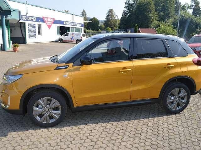 Gebraucht Suzuki Vitara Comfort 129 PS (94 kW) 2022 Solar yellow / black SUV