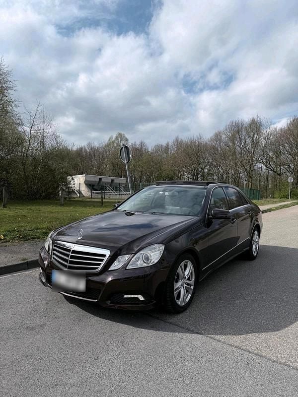 Gebraucht Mercedes E250 204 PS (150 kW) 2009 Braun Limousine