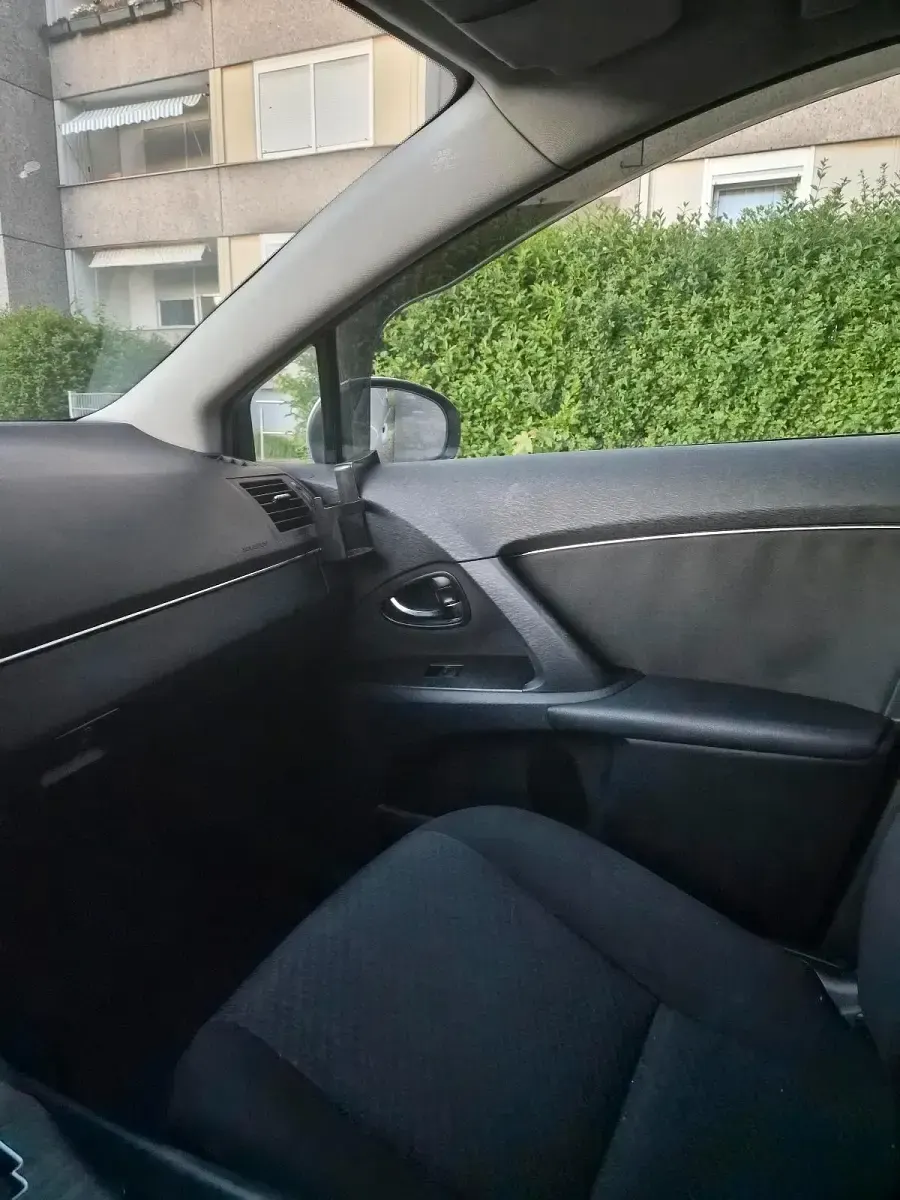 Gebraucht Toyota Avensis 150 PS (110 kW) 2009 Silber Kombi