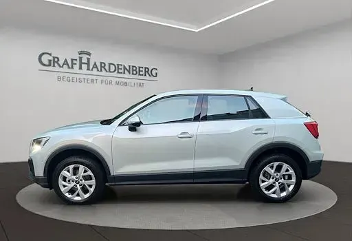 Neu Audi Q2 Comfort 150 PS (110 kW) 2026 Silber SUV