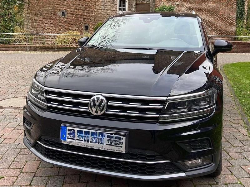 Second-hand VW Tiguan Highline 220 CP (161 kW) 2018 Negru SUV