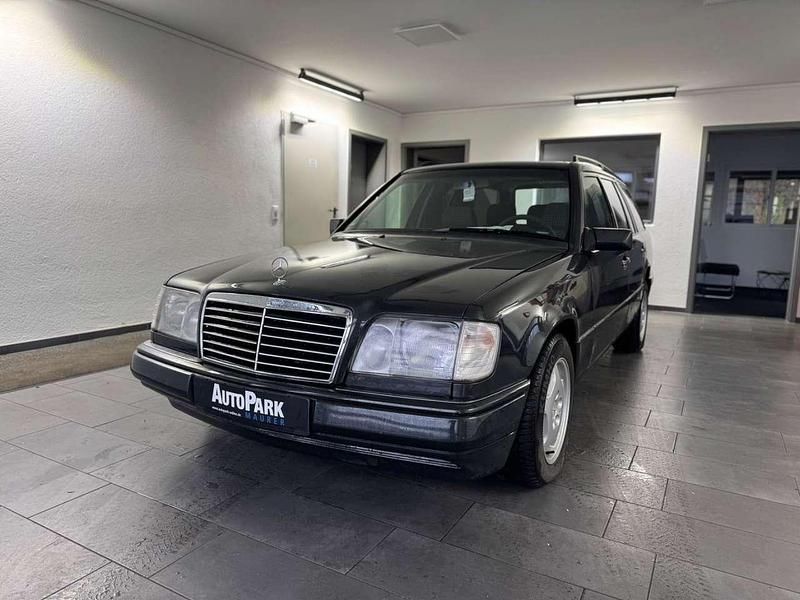 Usata Mercedes E320 220 CV (161 kW) 1993 Nero Station wagon