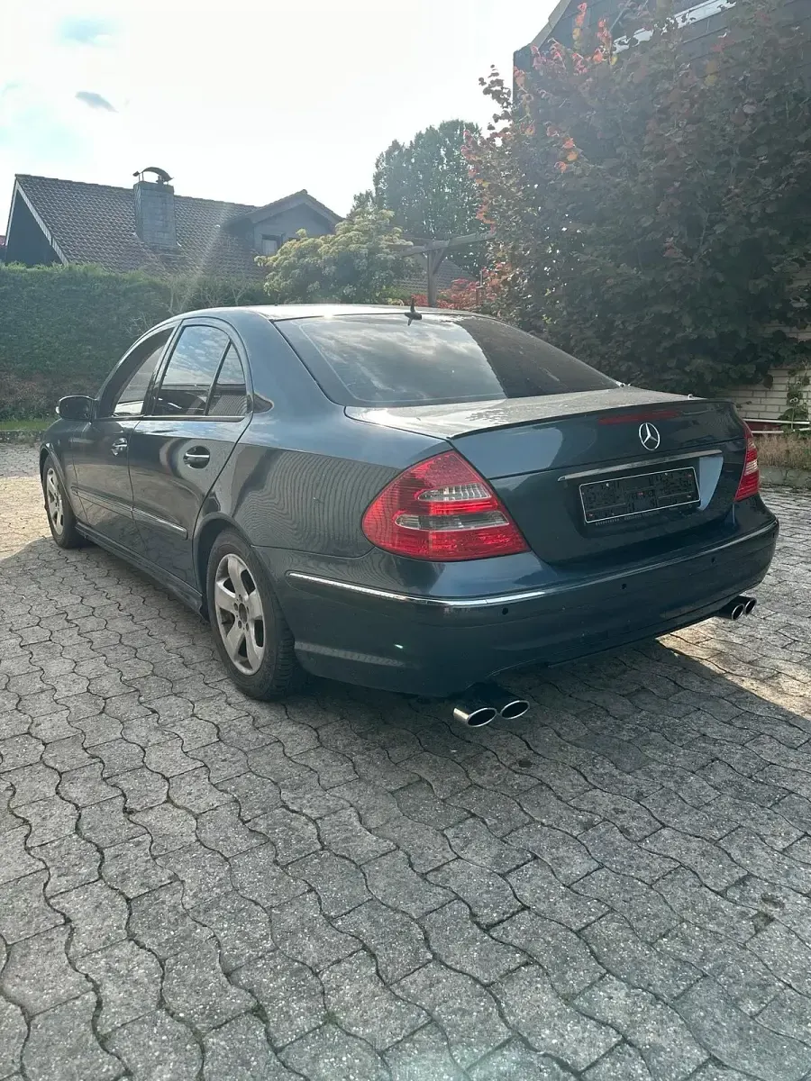 Gebraucht Mercedes E500 306 PS (225 kW) 2002 Andere farben Limousine