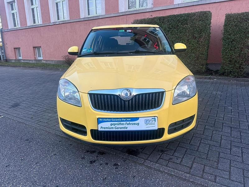 Gelb Gebraucht 2008 Skoda Fabia Limousine | 2.650 € (Etwas zu teuer) - Bild 1/4