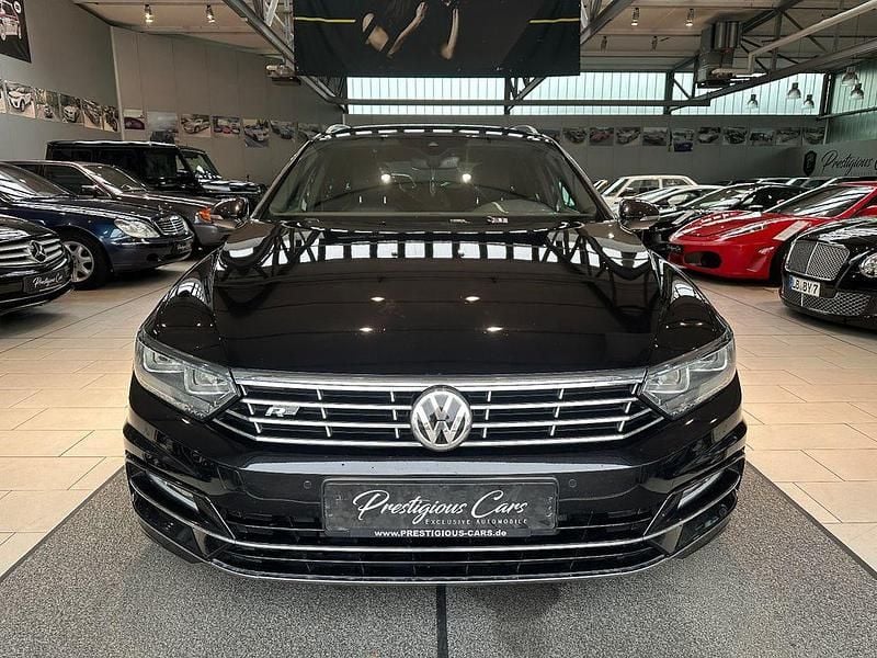 Schwarz Gebraucht 2018 VW Passat R-line Kombi | 17.349 € (Fairer Preis) - Bild 1/4