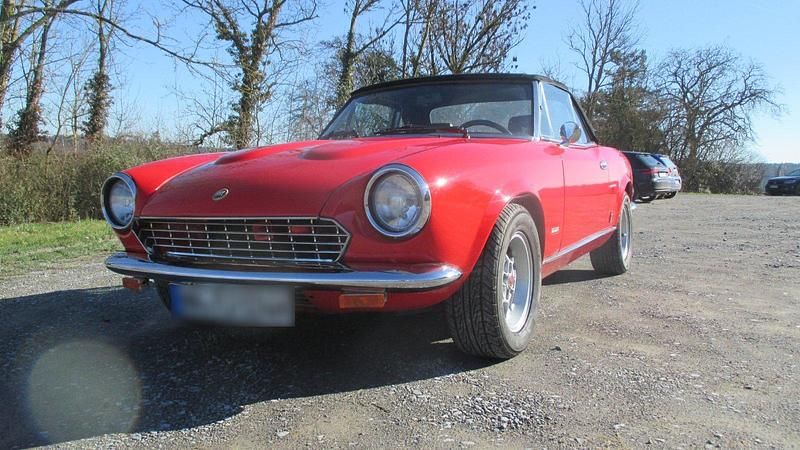 Gebraucht Fiat 124 Spider 105 PS (77 kW) 1983 Rot Cabrio