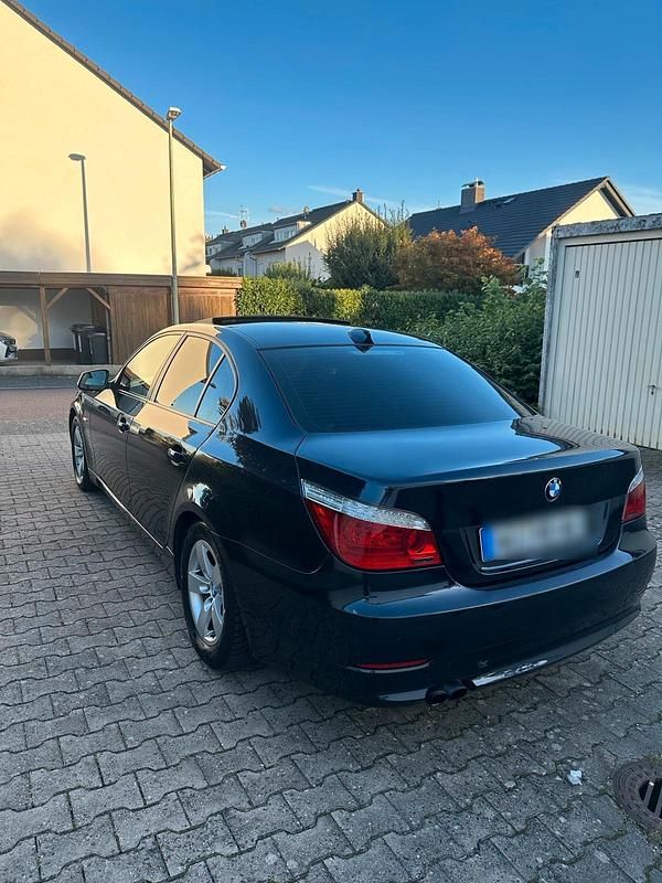 Blau Gebraucht 2009 BMW 525 Limousine | 11.000 € - Bild 1/4