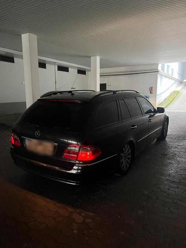 Gebraucht Mercedes E220 Elegance 170 PS (125 kW) 2007 Schwarz Kombi