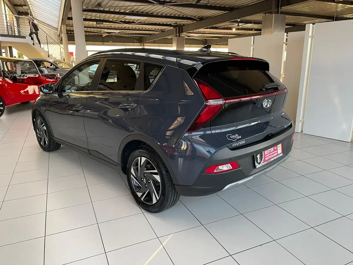 Gebraucht Hyundai Bayon Trend 101 PS (74 kW) 2023 Grau SUV