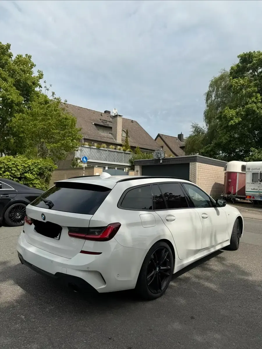 Gebraucht BMW 320 M Sport 190 PS (139 kW) 2022 Weiß Kombi