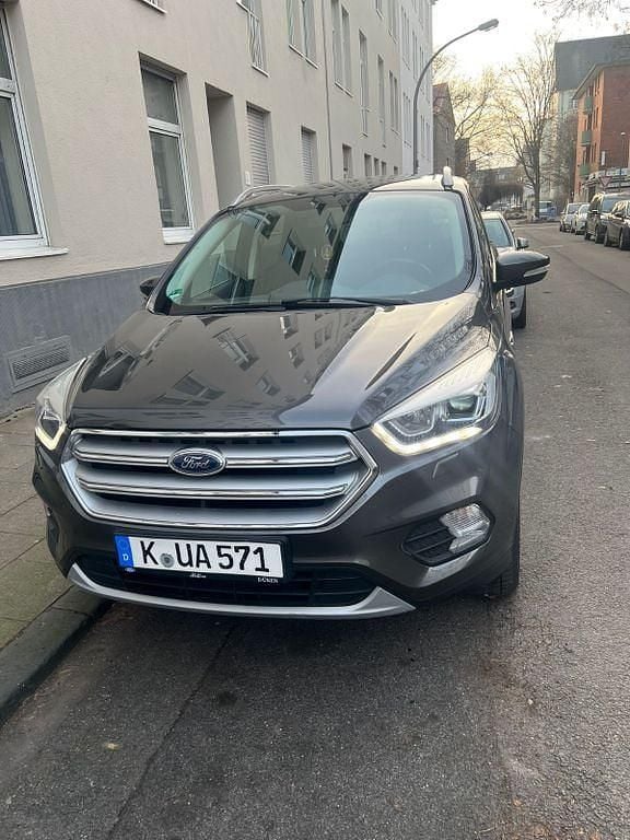 Gebraucht Ford Kuga Titanium 150 PS (110 kW) 2018 Grau SUV