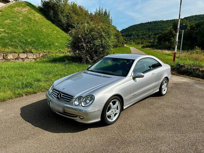 Silber Gebraucht 2003 Mercedes CLK240 Coupé | 9.490 € (Etwas zu teuer) - Bild 1/4
