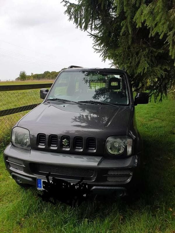 Grau Gebraucht 2012 Suzuki Jimny Ranger SUV | 8.900 € (Guter Preis) - Bild 1/4