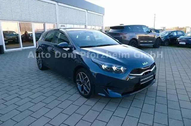 Gebraucht Kia Ceed Spirit 140 PS (102 kW) 2024 Grau Kleinwagen