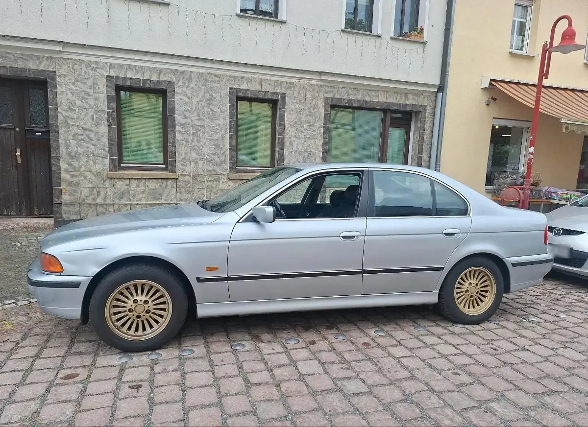 Gebraucht BMW 523 170 PS (125 kW) 1998 Silber Limousine