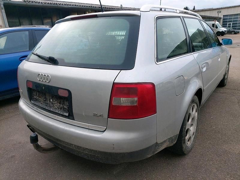 Usado Audi A6 165 HP (121 kW) 1999 Prateado Carrinha