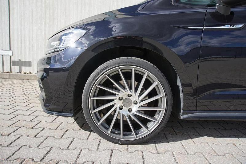 Gebraucht VW Touran R-line 150 PS (110 kW) 2018 Deep black perleffekt Van / Kleinbus