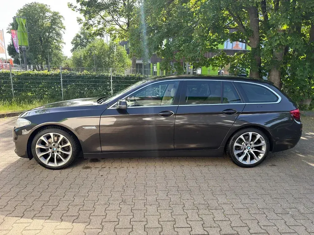 Gebraucht BMW 525 218 PS (160 kW) 2014 Braun Kombi