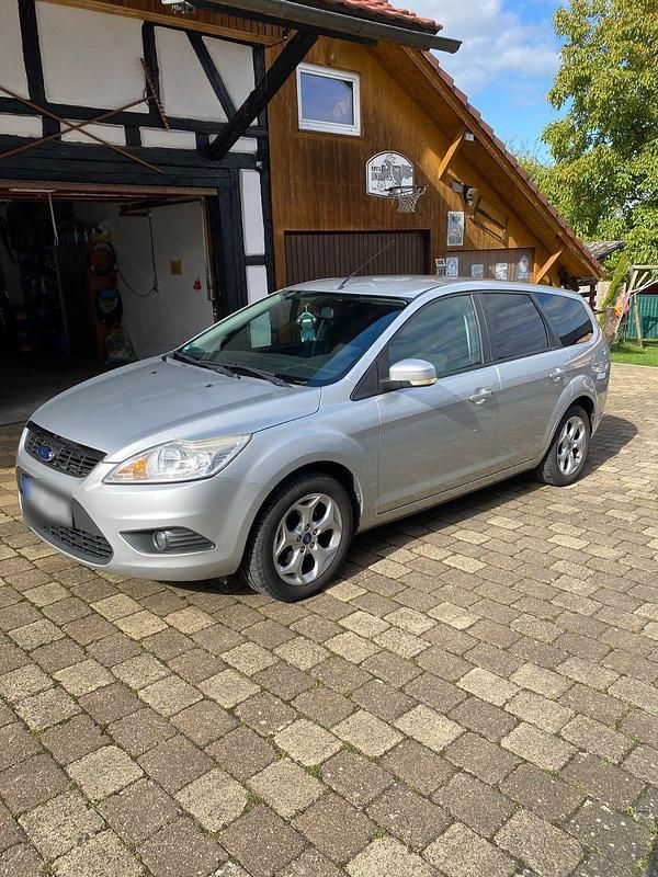 Gebraucht Ford Focus 109 PS (80 kW) 2011 Silber Kombi
