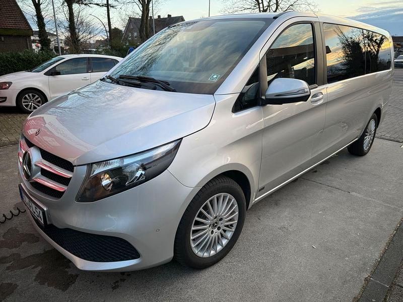 Gebraucht Mercedes V220 Edition 163 PS (119 kW) 2019 Silber Van / Kleinbus