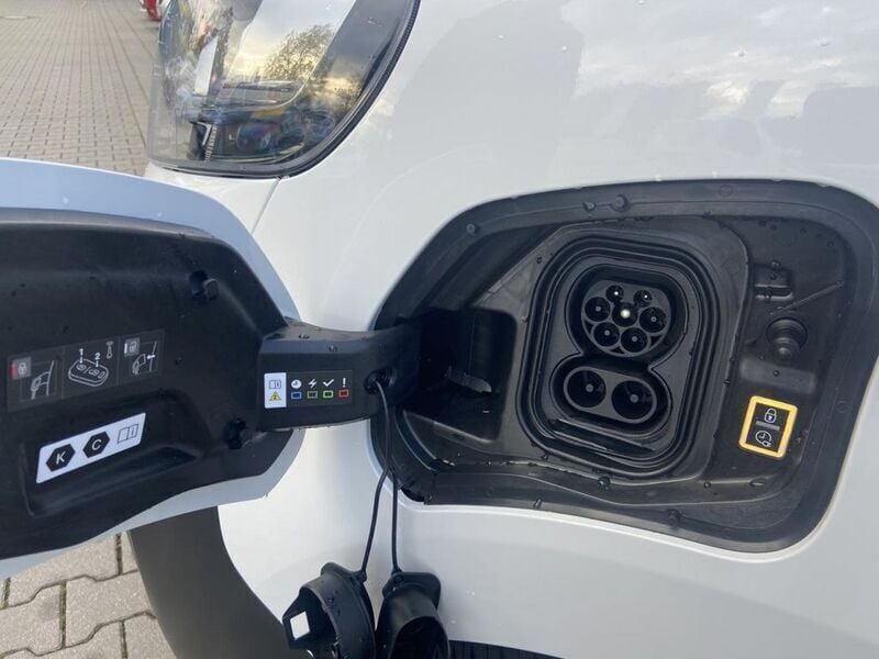 Usado Opel Vivaro-e Combi Edition 100 kW (136 HP) 2022 Branco Van
