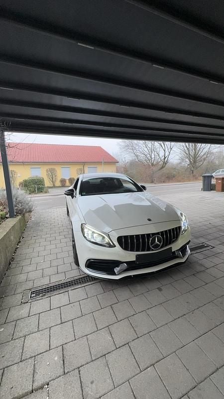 Weiß Gebraucht 2019 Mercedes C63S AMG AMG Coupé | 64.750 € (Guter Preis) - Bild 1/4