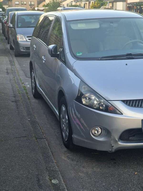 Silber Gebraucht 2005 Mitsubishi Grandis Intense Van / Kleinbus | 2.350 € (Fairer Preis) - Bild 1/4